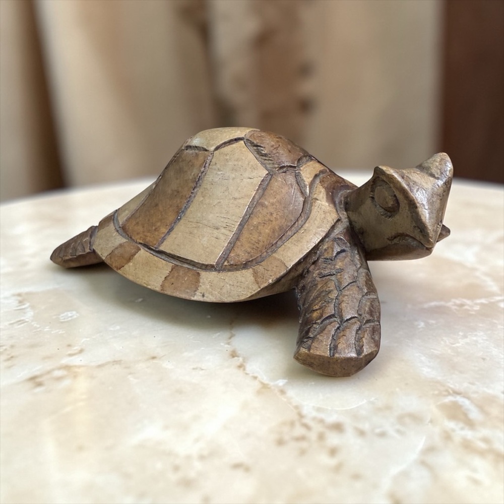 Hand Carved Sea Turtle Figurine Small Brown Two-Tone Shell Coastal Decor - Picture 3 of 6
